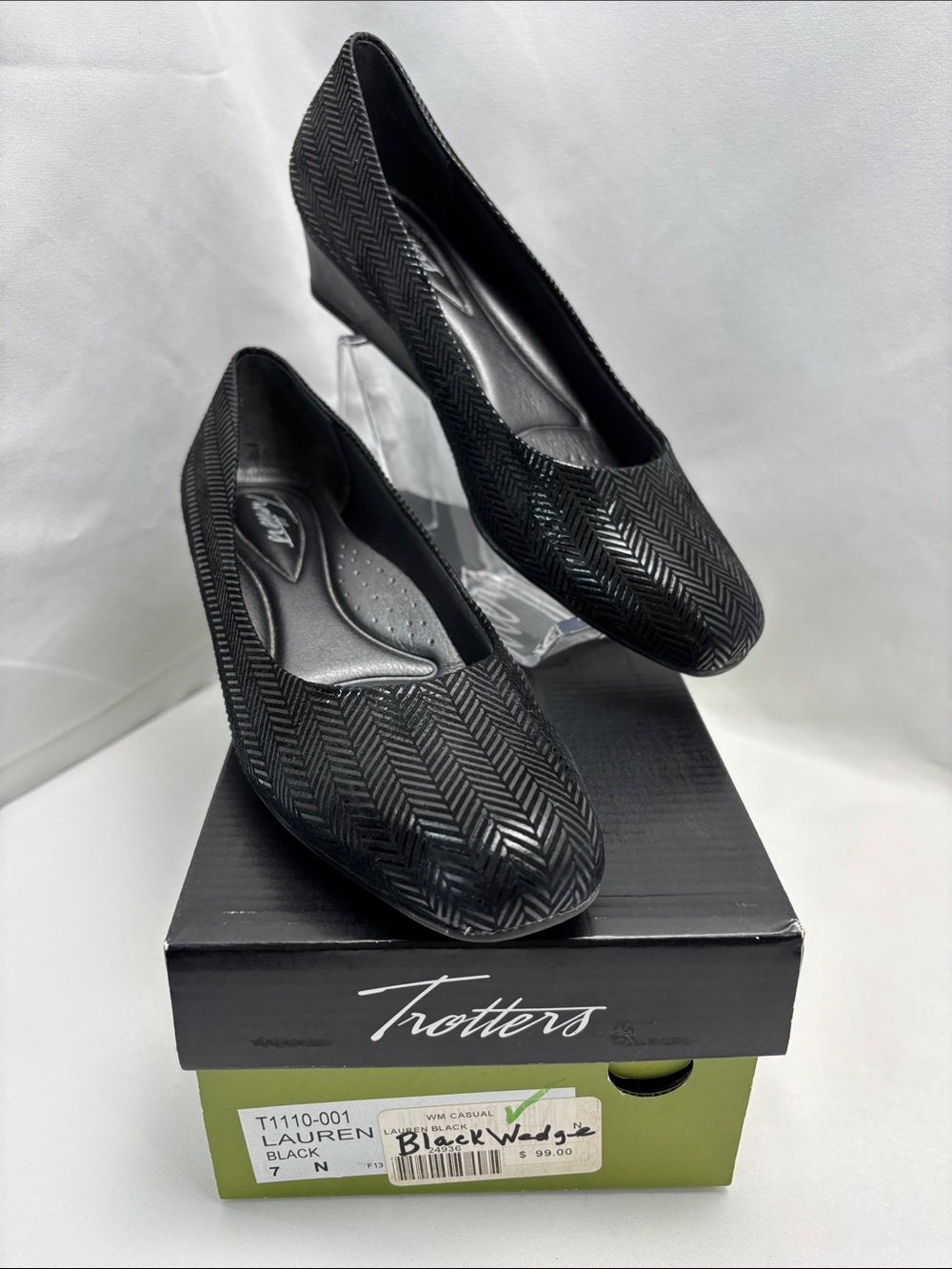 Trotters Lauren Women’s Sz7N Dress Black Textured Herringbone Wedge Pumps #329